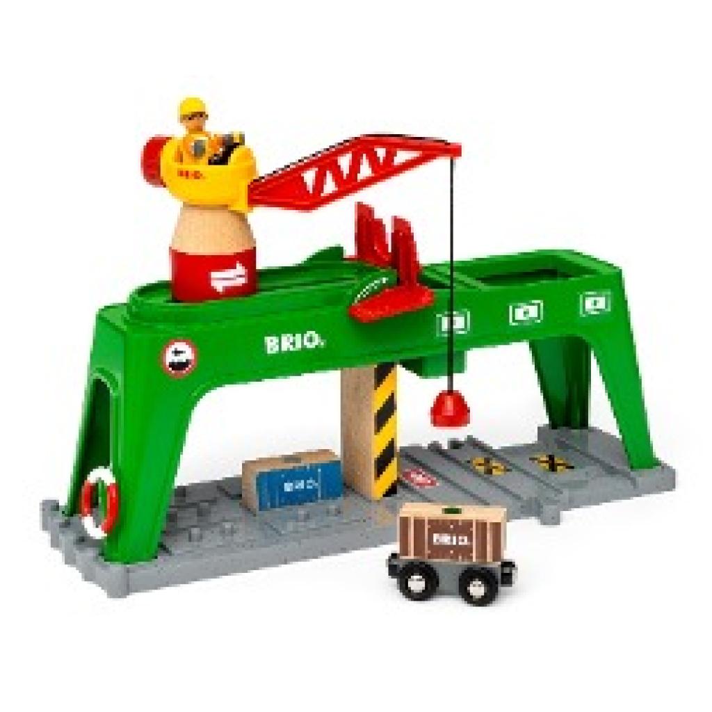 BRIO World 33996 Bahn Verlade Terminal - Mit beweglichem Kran zum Umladen von Gütern auf die Schiene, Straße und das Sch