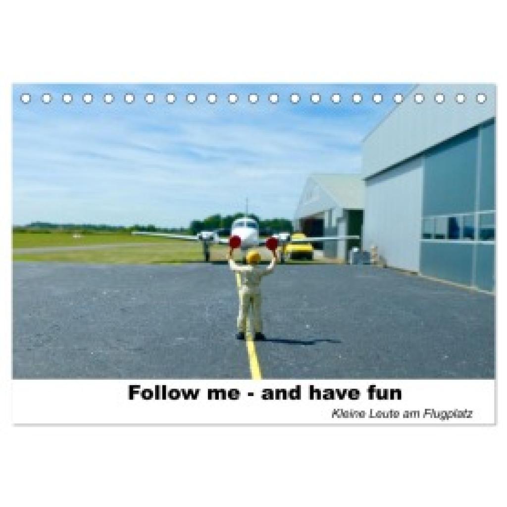 Kunst-Fliegerin, Kunst-Fliegerin: Follow me-and have fun kleine Leute am Flugplatz (Tischkalender 2025 DIN A5 quer), CAL